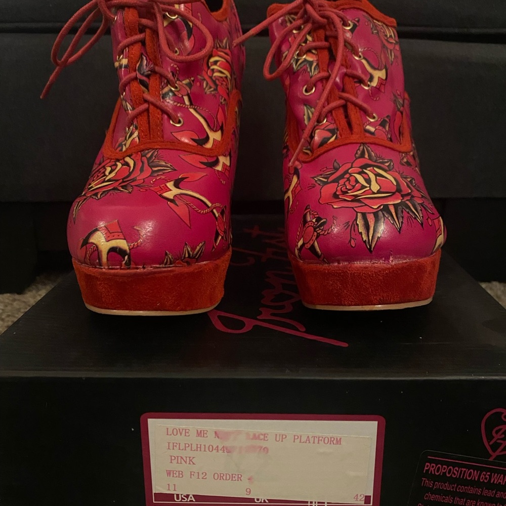 Iron Fist Love Me Not Lace Up platform bootie Size 11US—Fits like a 10